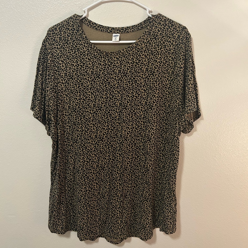 Old navy Cheetah print shirt never worn